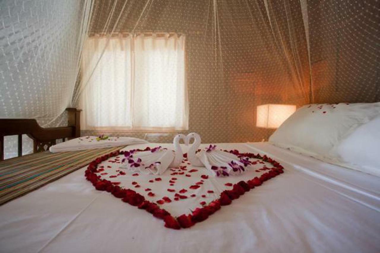Baan Mai Beachfront Lone Island Phuket Ngoại thất bức ảnh