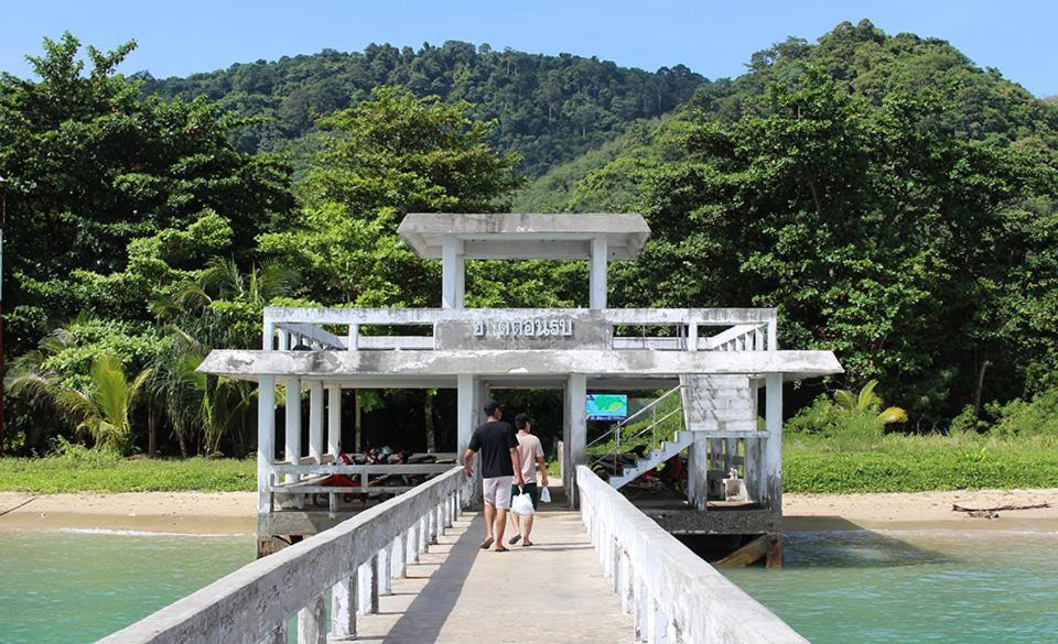 Baan Mai Beachfront Lone Island Phuket Ngoại thất bức ảnh